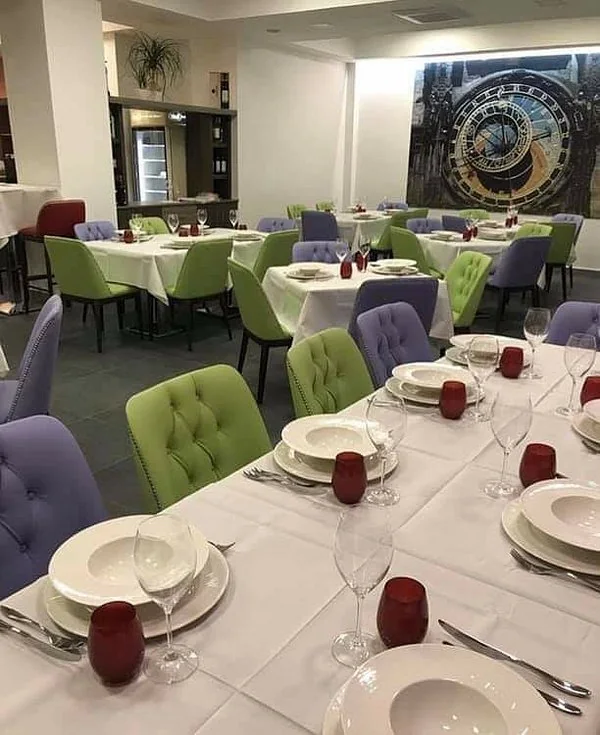Sala interna elegante Kairos Restaurant Crotone